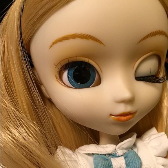 Pullip: Regeneration Fantastic Alice 2012 - Picture 2 of 6